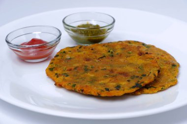 Hindistan düz ekmek thepla veya paratha çeşitliliği