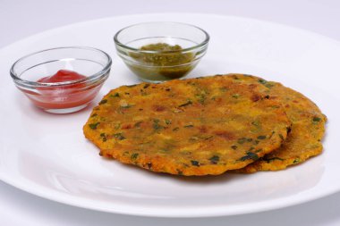 Hindistan düz ekmek thepla veya paratha çeşitliliği