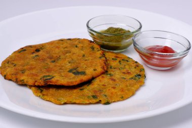 Hindistan düz ekmek thepla veya paratha çeşitliliği