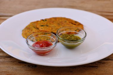 Hindistan düz ekmek thepla veya paratha çeşitliliği