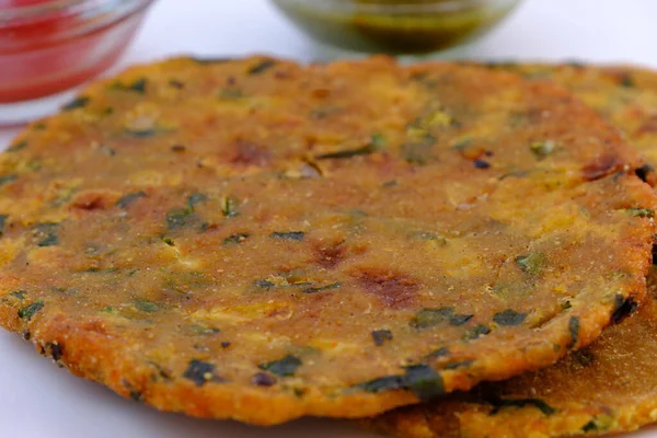 Hindistan düz ekmek thepla veya paratha çeşitliliği