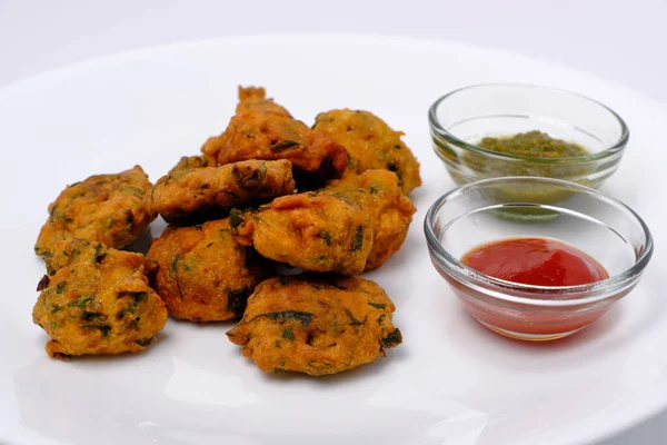 Indischer Snack Pakora Mit Tomatensauce Oder Chutney — Stockfoto