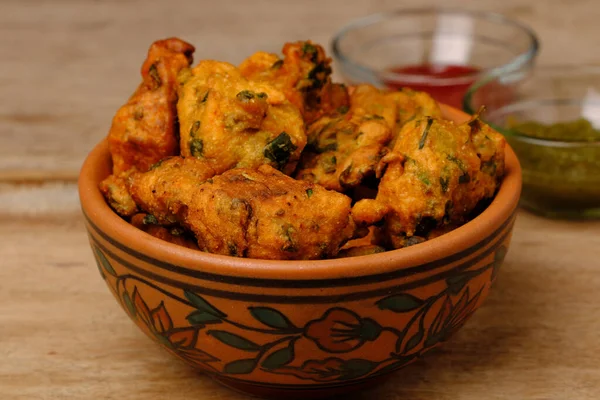 Indischer Snack Pakora Mit Tomatensauce Oder Chutney — Stockfoto