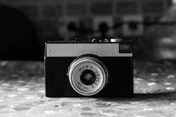 Vieja cámara vintage rayada — Foto de Stock