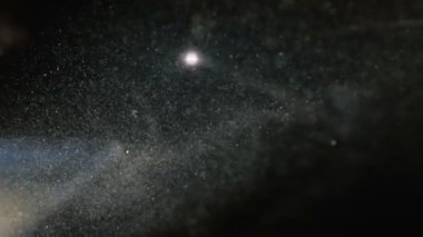 Parlayan ışıkla birlikte mistik ve kozmik toz. soğuk.