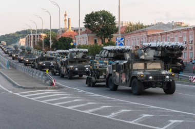 Kiev, Ukrayna - 21 Ağustos 2021. Bağımsızlık Günü geçit töreninden önce askeri teçhizat hazırlığı