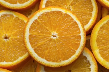 Dilimlenmiş taze portakal meyvesi yakın çekim 