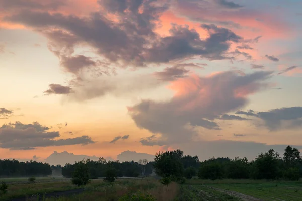 Paysage Rural Avec Des Nuages Spectaculaires Horizon Ciel Dynamique Avec — Photo