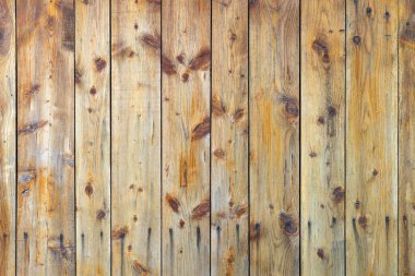 Ahşap duvar kapanıyor. Eski çizik masa arkası. Düğümlü kereste dokusu. Kırsal ahşap arka plan