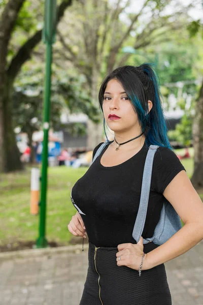 Blue Haired Latin College Girl Walking Die Park Dressed Black — Stockfoto