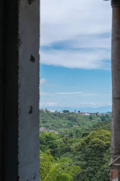 Vista Una Finestra Orizzonte Nella Città Pereira Colombia Con Incontro — Foto Stock