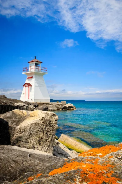 Bruce Yarımadası: Güzel beyaz Aslanlar Deniz Feneri, Ontario