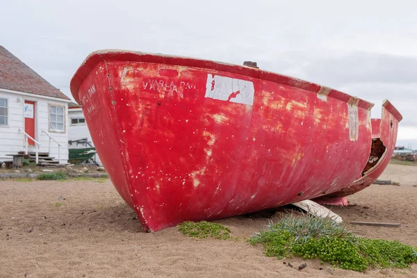 Vecchia Barca Rossa Sulla Riva — Foto Stock