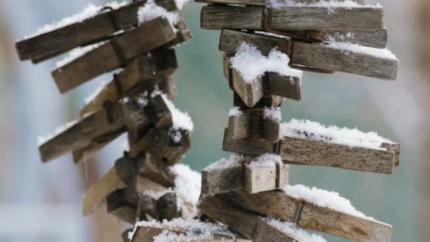 Vintage clothes pegs hanging on a rope, macro — Stock Video