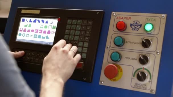 Male worker using industrial control panel — Stock Video