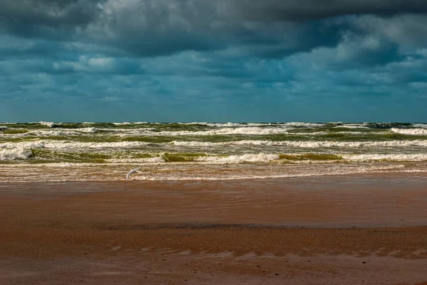 Nuvens Mar Ondas Com Espuma Branca Bolha Durante Tempestade Mover — Fotografia de Stock