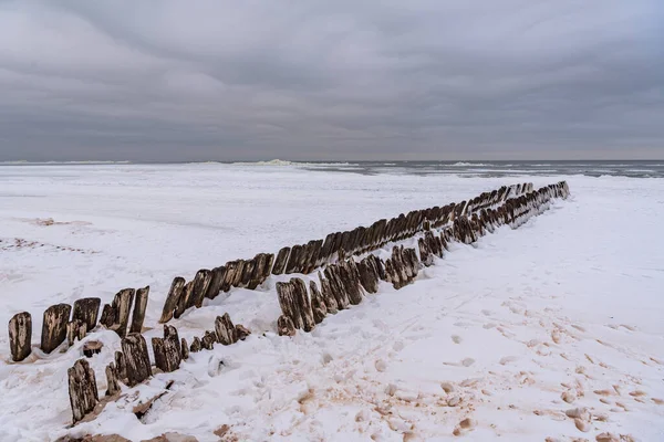 Docas Barco Antigo Com Gelo Coberto Inverno Água Mar Lavar — Fotografia de Stock