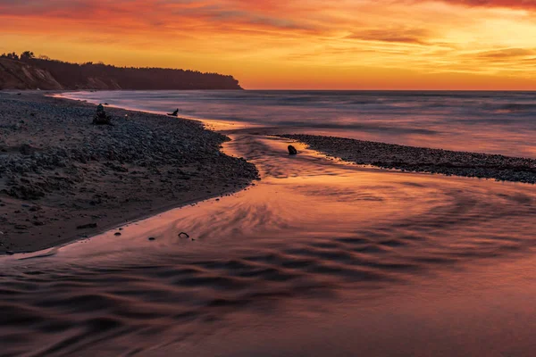 Puesta Sol Orilla Del Mar Fuente Del Río Con Colores — Foto de Stock