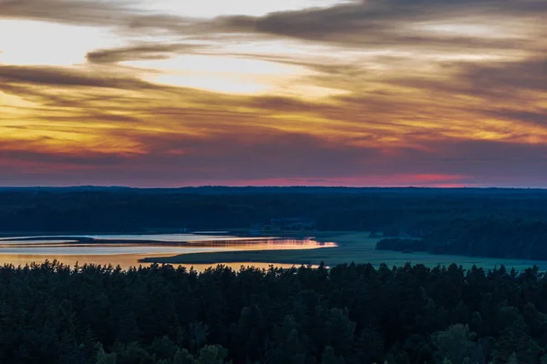 Omgeven Door Bos Uitgestrekte Van Het Meer Zonsondergang Plaatsen Geschilderd — Stockfoto