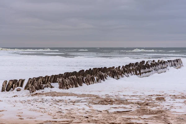 Docas Barco Antigo Com Gelo Coberto Inverno Água Mar Lavar — Fotografia de Stock