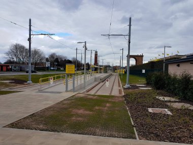 Manchester, İngiltere, İngiltere - 04 / 02 / 2020: Coronavirus nedeniyle Trafford Center terk edilmiş tramvay istasyonu (COVID-19).