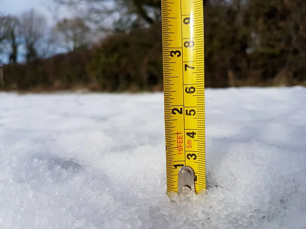 Cinta Métrica Para Medir Profundidad Nieve Suelo — Foto de Stock