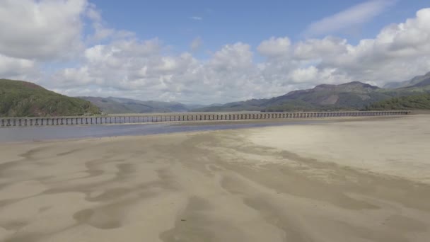 Detta Rörlig Flygbild Som Flyger Mot Barmouth Viaduct Wales Med — Stockvideo