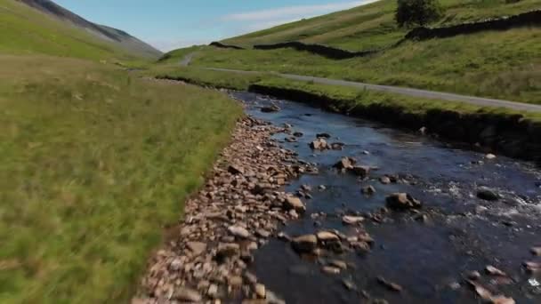 Survol Basse Altitude Vitesse Modérée Barbon Beck Carnforth Lancashire Angleterre — Video