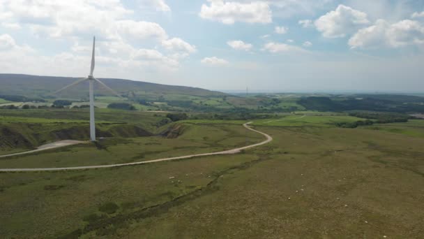 Pojedyncza Turbina Wiatrowa Caton Moor Możesz Zobaczyć Przepiękną Zieloną Okolicę — Wideo stockowe