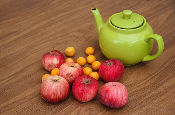 Yeşil çay elma tablo