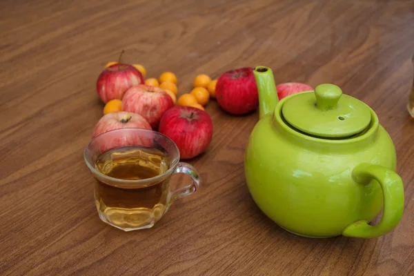 Yeşil çay elma tablo