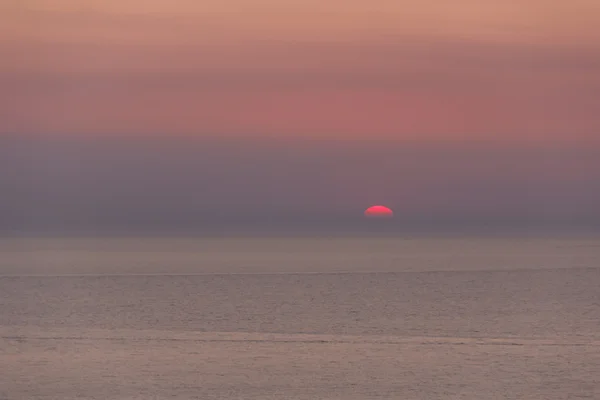 Pôr-do-sol rosa, fundo direito, oceano ou mar — Fotografia de Stock