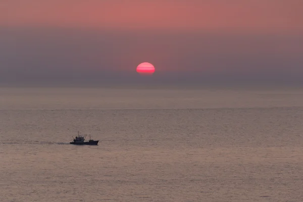 Pôr-do-sol rosa, fundo direito, oceano ou mar — Fotografia de Stock