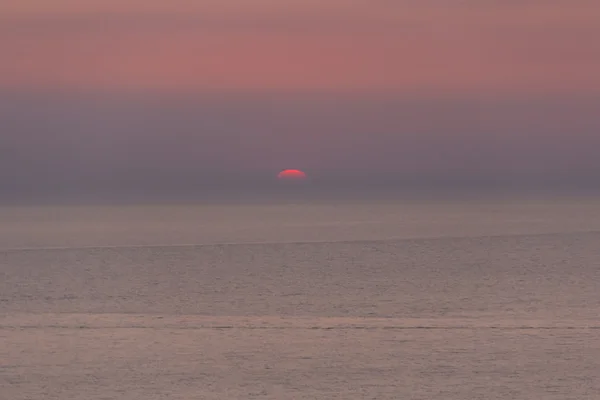 Pôr-do-sol rosa, fundo direito, oceano ou mar — Fotografia de Stock