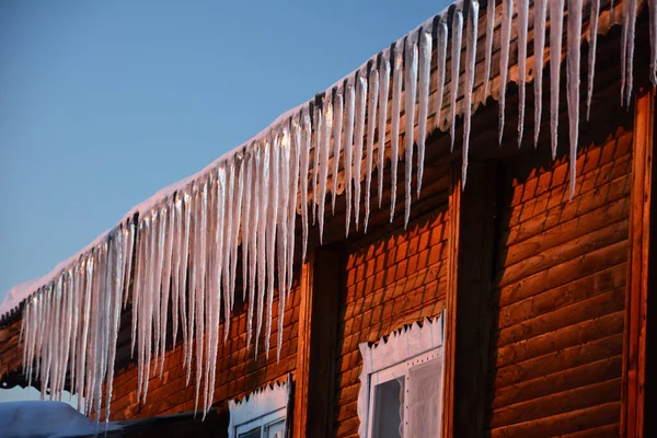 Icicles Roof Look Comb — Stock Photo, Image