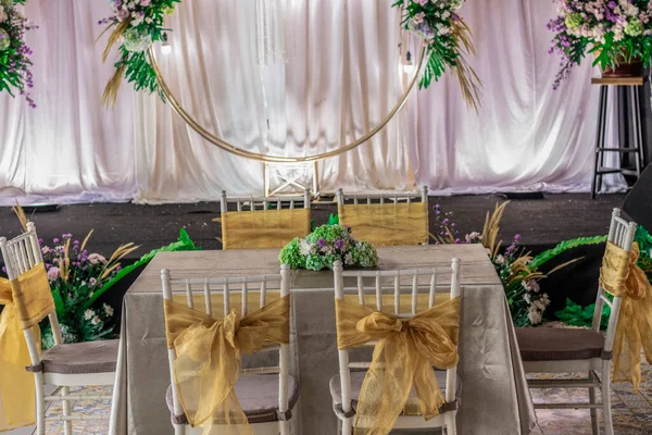 Bogor, Şubat 2021: Agria Otel Bogor 'daki bir kafede düğün süslerinin sergilenmesi.