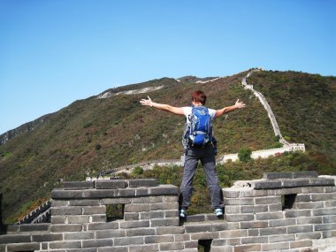 adam Çin Seddi üzerinde