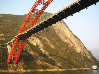 Kayalar arka planda köprü