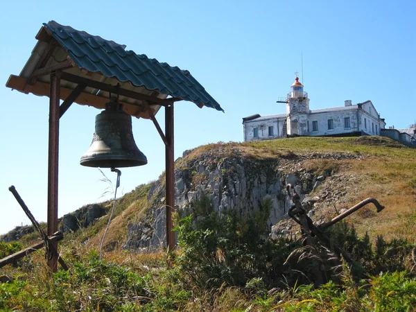 Bell ve deniz feneri Uçurumdaki