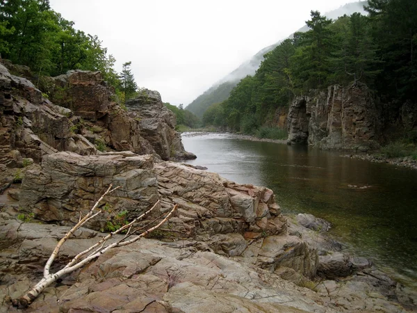 Río en las rocas — Foto de Stock