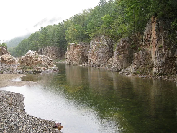 Río en las rocas — Foto de Stock