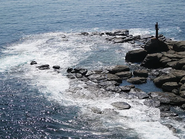 Deniz feneri deniz kıyısı — Stok fotoğraf