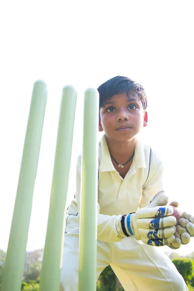 Pojke Wicket Keepera Cricket Spel — Stockfoto