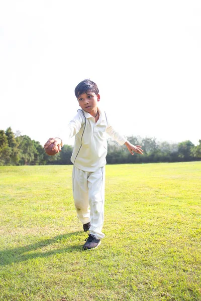 Young Boy Bowling Leg Spin Cricket — Stock Photo, Image