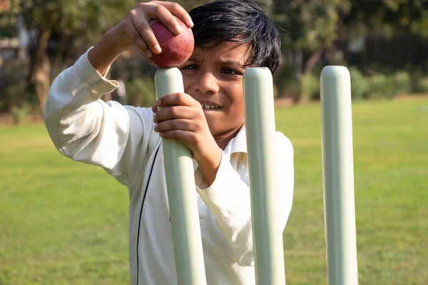 Boy Wearing Cricket Uniform Ground — Stock Photo, Image
