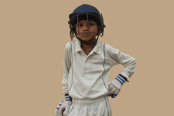 Pojke Cricketuniform Stående Med Slagträ — Stockfoto