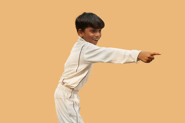 Pojke Ben Innan Wicket Överklagande För Domaren Cricket Spel — Stockfoto