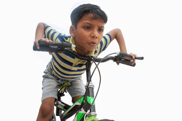 Χαρούμενο Αγόρι Κάνει Ποδήλατο — Φωτογραφία Αρχείου