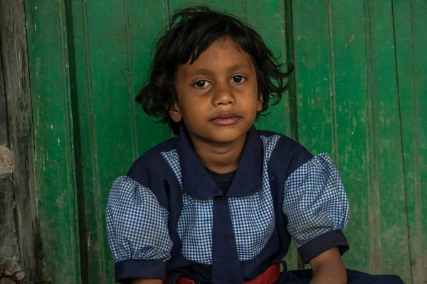 Okuldaki Hintli bir kırsal okul öğrencisinin portresi