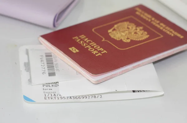 Passaporte Bilhetes Cartonagem Dinheiro Todas Necessidades Viagem — Fotografia de Stock